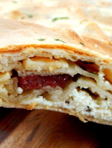 scaccia siciliana longaniza queso ricotta