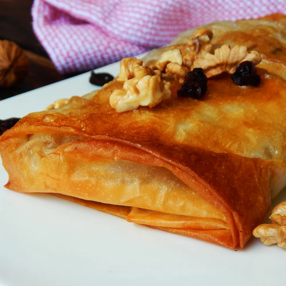 strudel con nueces y pasas
