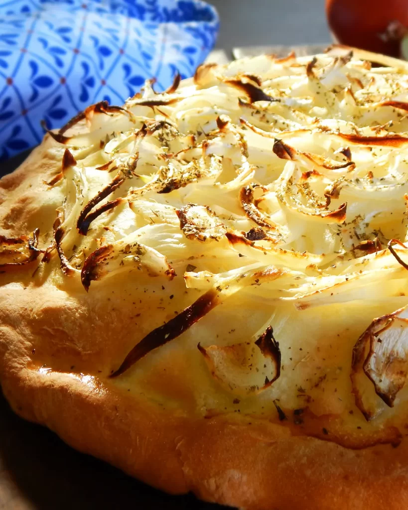 fugazzeta dorada recien salida del horno