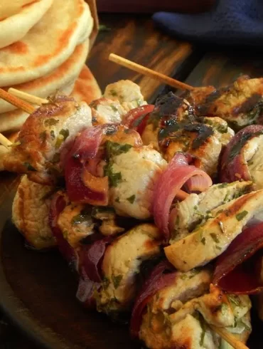 souvlaki griego de cerdo