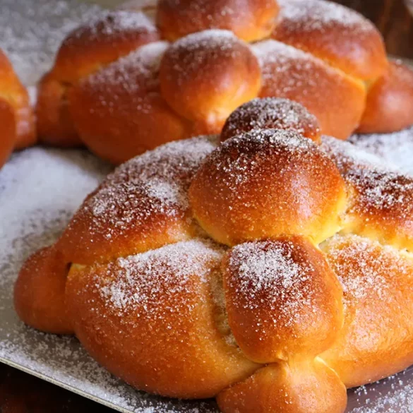 pan de muerto mexicano dulce huesos