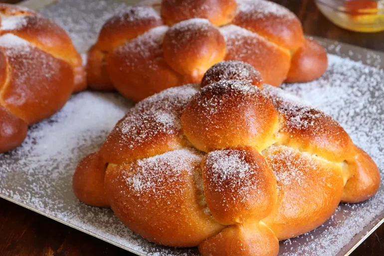pan de muerto mexicano dulce huesos