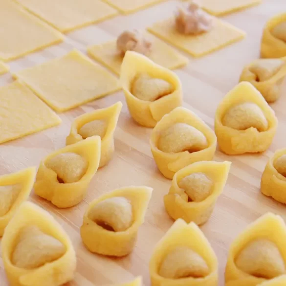 tortellini brodo carne pasta rellena casera