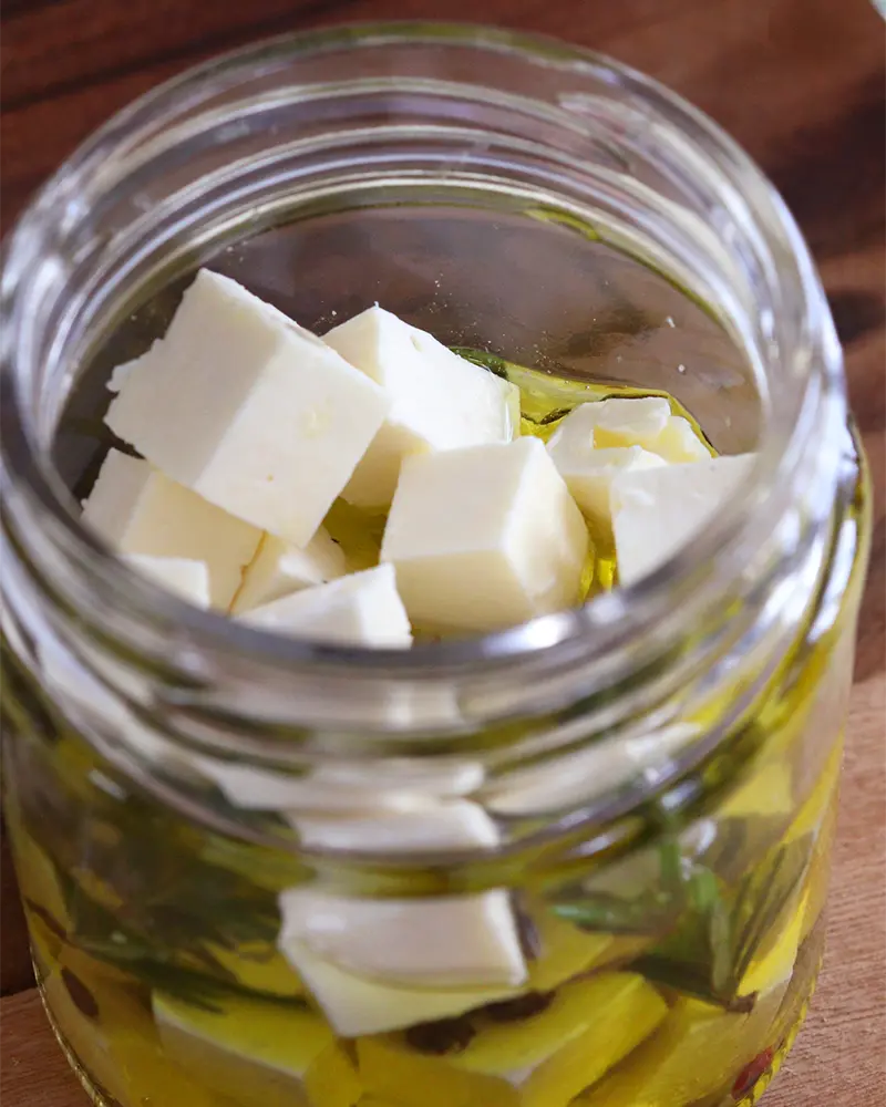 queso feta marinado aceite oliva especias