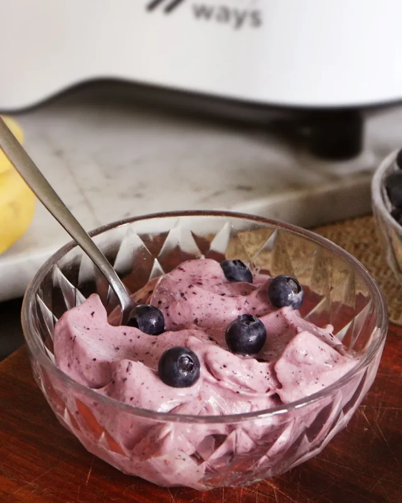 helado banana arandanos