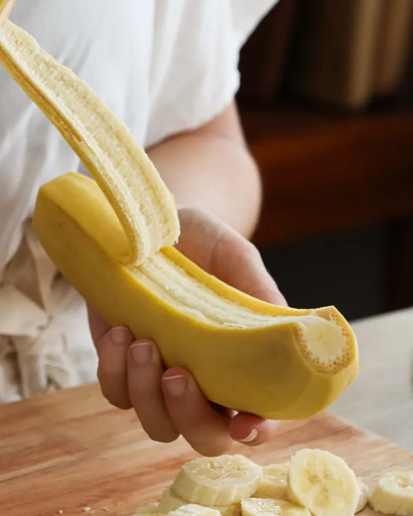 pelar banana para helado