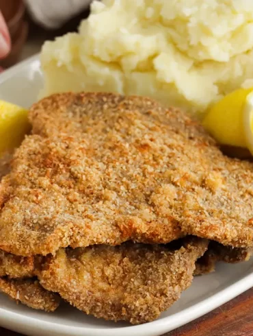 milanesas de carne fritas con puré de papa