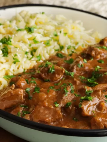 goulash con spaetzle