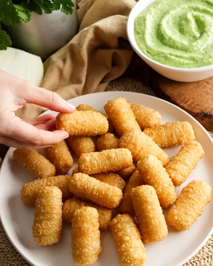 tequeños con salsa de palta