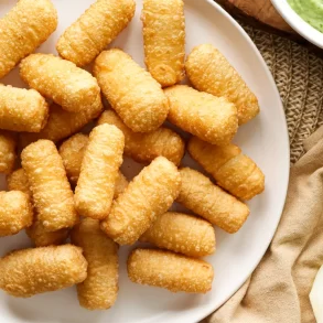 tequeños venezolanos con guasacaca