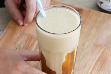 licuado de banana y dulce de leche