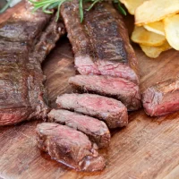 entraña a la plancha con papas fritas