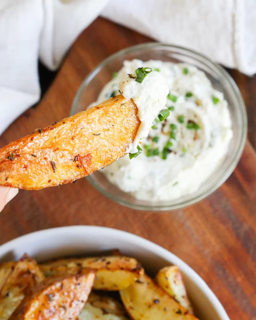 papas con dip de queso crema