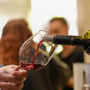 la feria del mercado vino y gastronomia