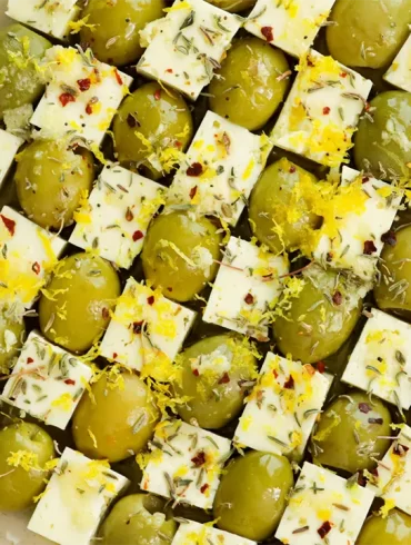 aceitunas con queso y oliva