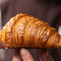 levando dia del croissant
