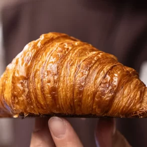 levando dia del croissant