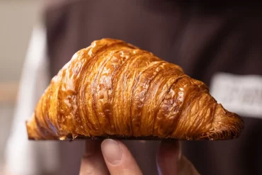 levando dia del croissant