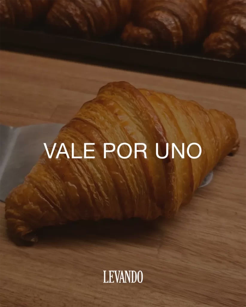 levando croissant day