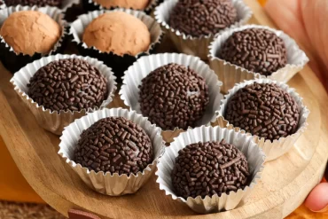 brigadeiros de chocolate con 3 ingredientes