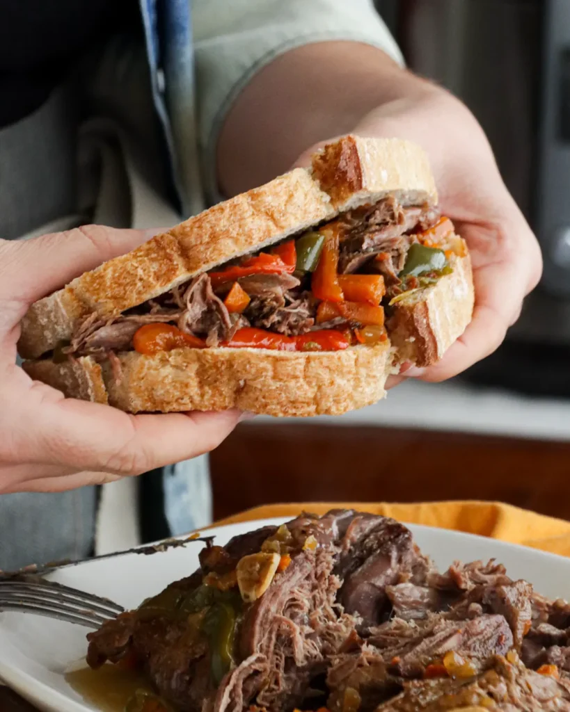 sandwich de carne desmechada